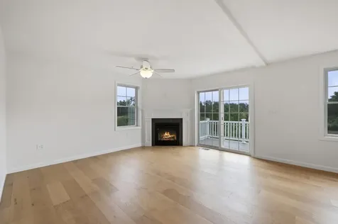 21 Crestview Way Raymond NH 03077