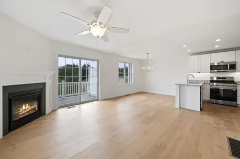 21 Crestview Way Raymond NH 03077