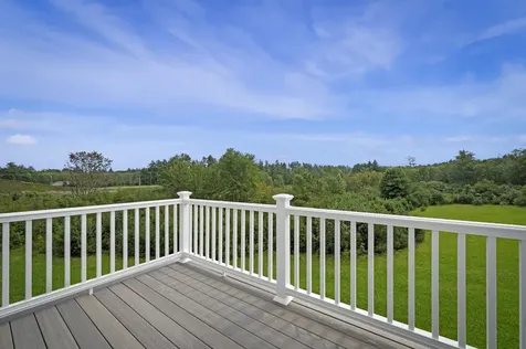 21 Crestview Way Raymond NH 03077