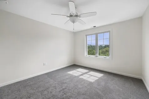 21 Crestview Way Raymond NH 03077