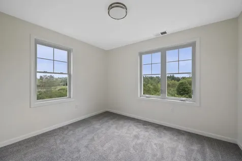 21 Crestview Way Raymond NH 03077