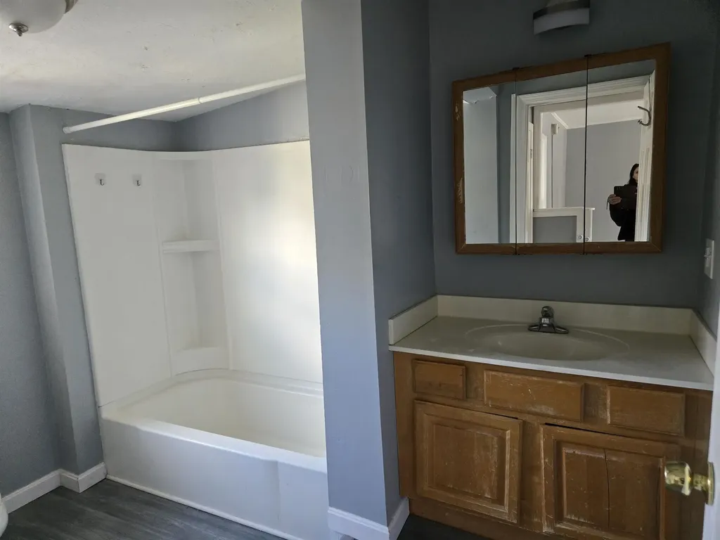 452 Manchester Street Manchester NH 03103