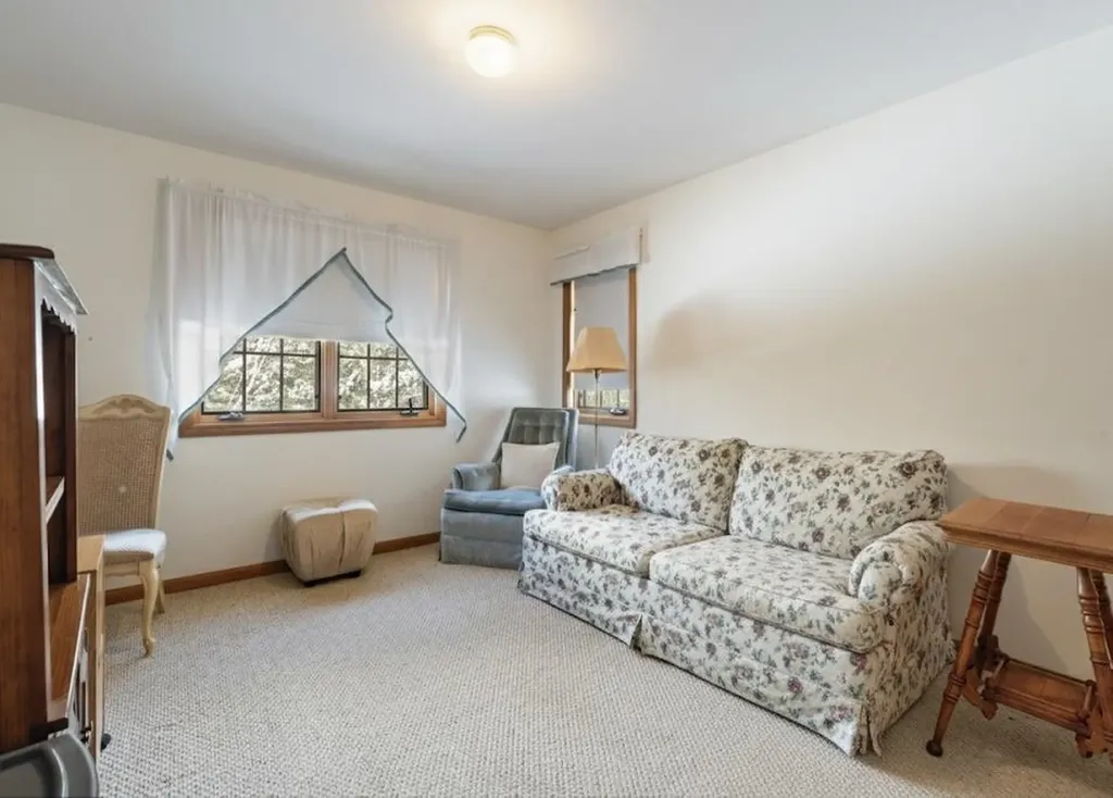 148 Sargent Road Holderness NH 03245