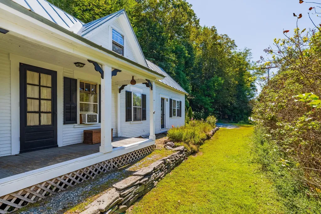 2295 Quechee Main Street Hartford VT 05059