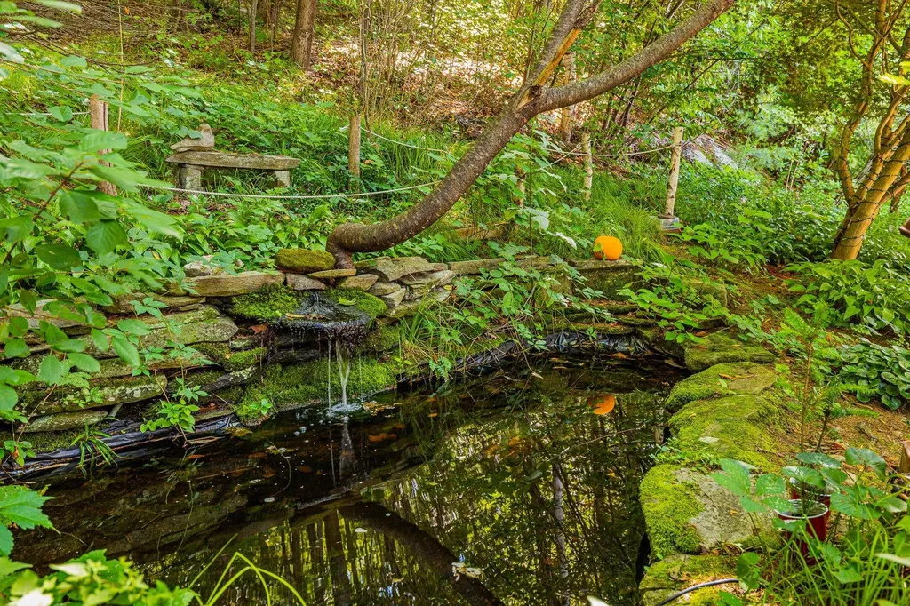 2295 Quechee Main Street Hartford VT 05059