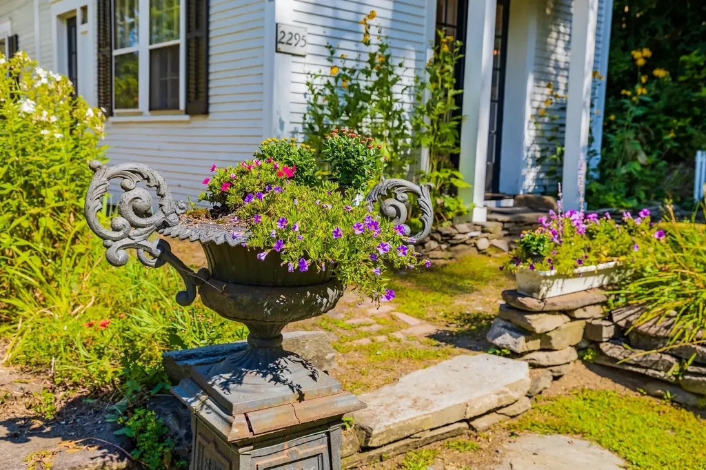 2295 Quechee Main Street Hartford VT 05059