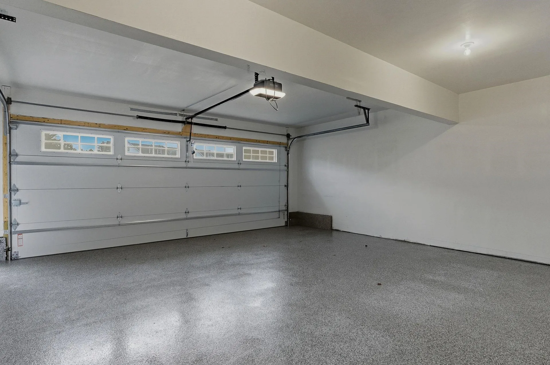 16 Elise Avenue Londonderry NH 03053