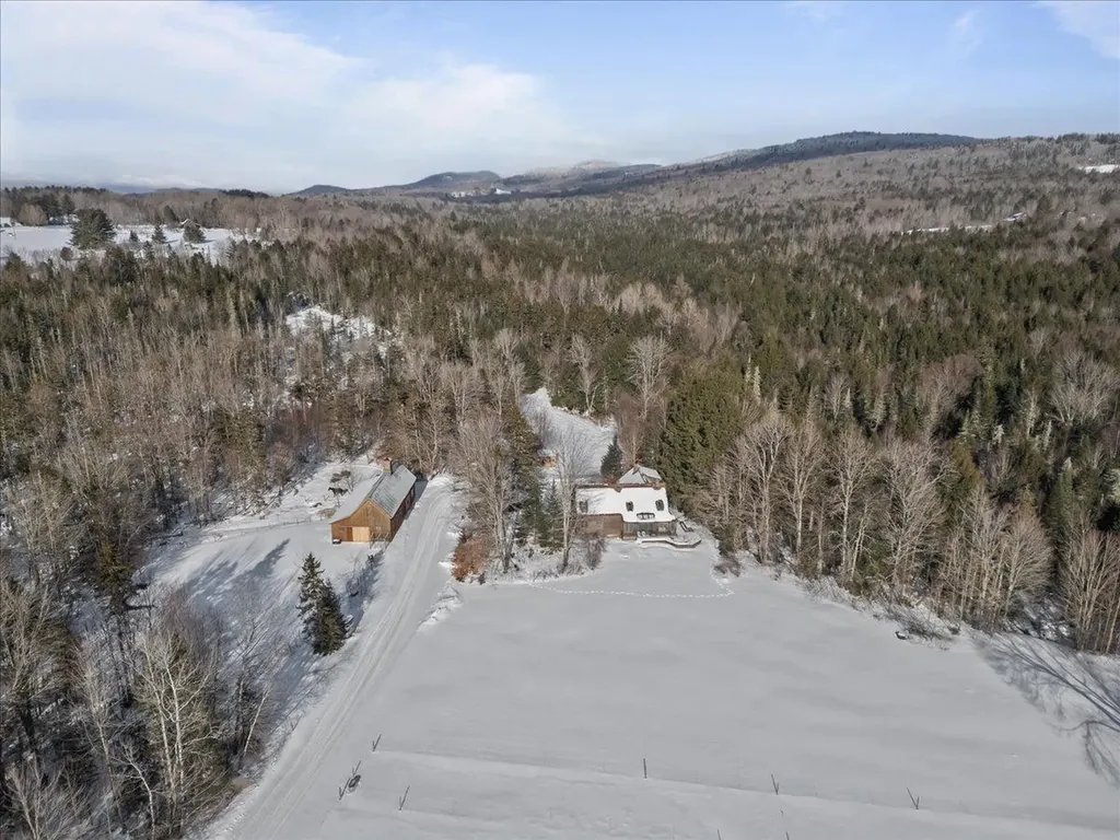 1701 Cleveland Corners Road Hyde Park VT 05655