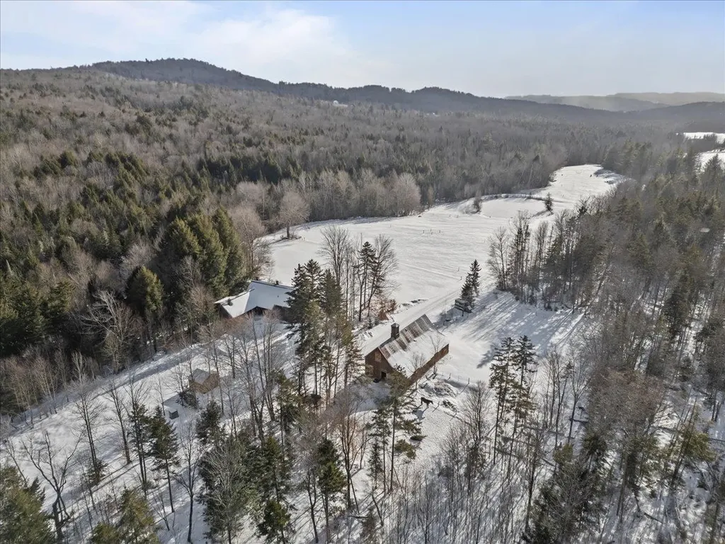 1701 Cleveland Corners Road Hyde Park VT 05655