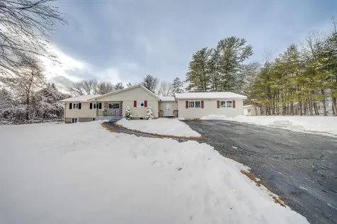 3 Woodbury Drive Nashua NH 03062