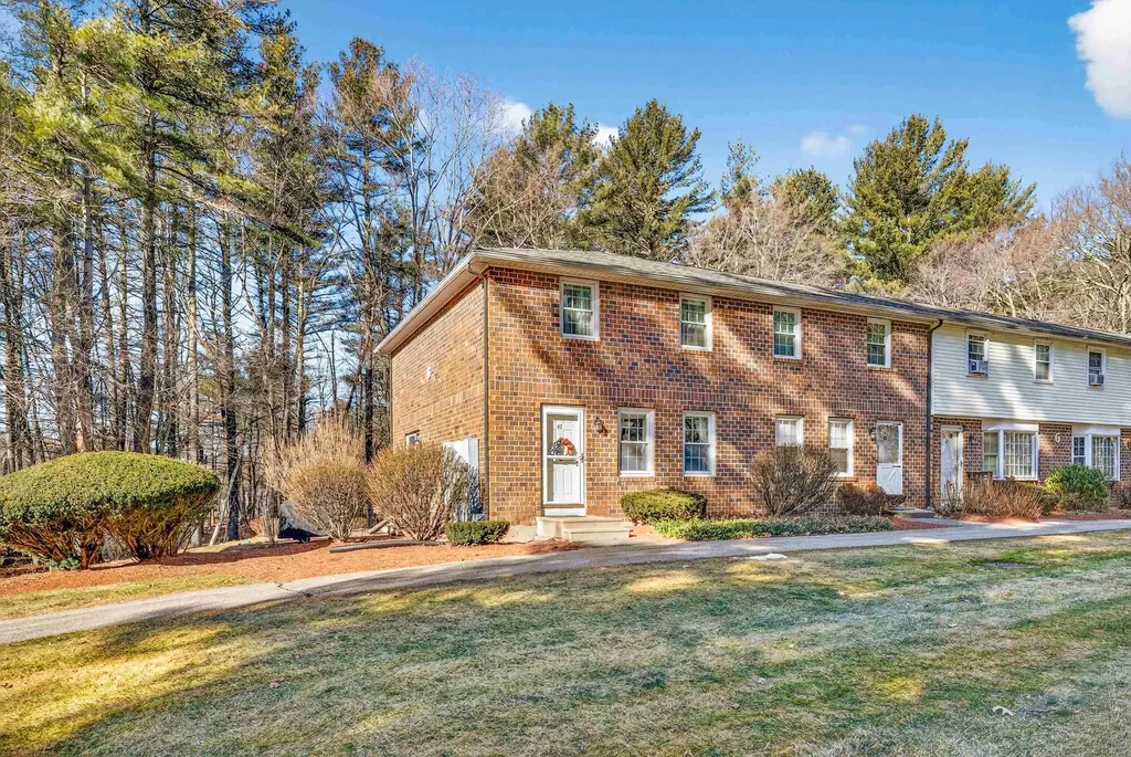 47 Oakridge Drive Londonderry NH 03053
