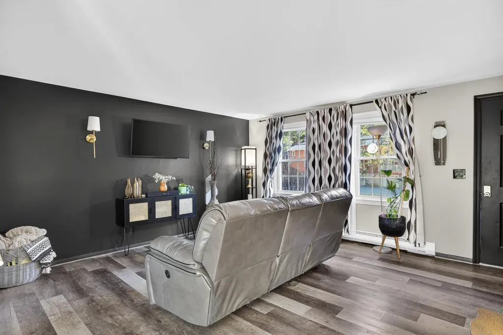 47 Oakridge Drive Londonderry NH 03053