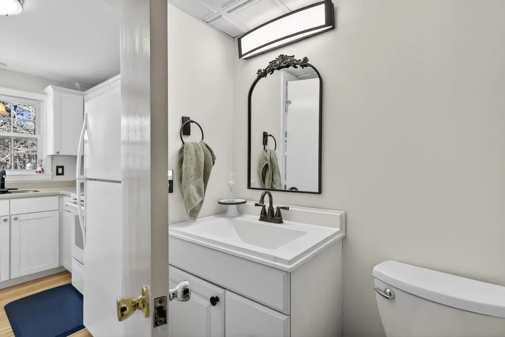 47 Oakridge Drive Londonderry NH 03053