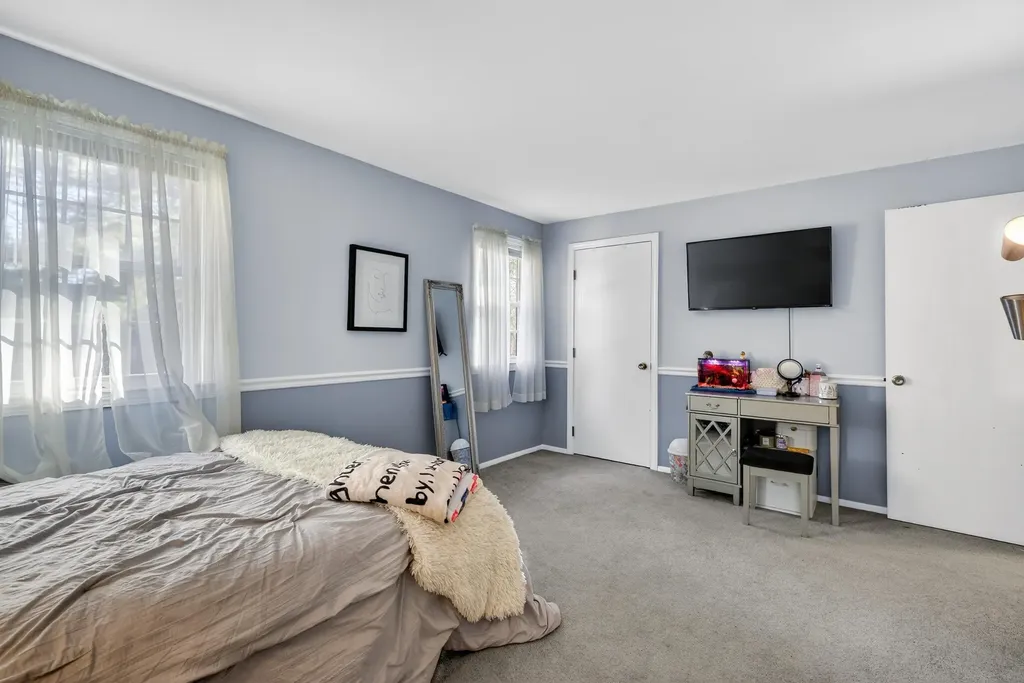 47 Oakridge Drive Londonderry NH 03053