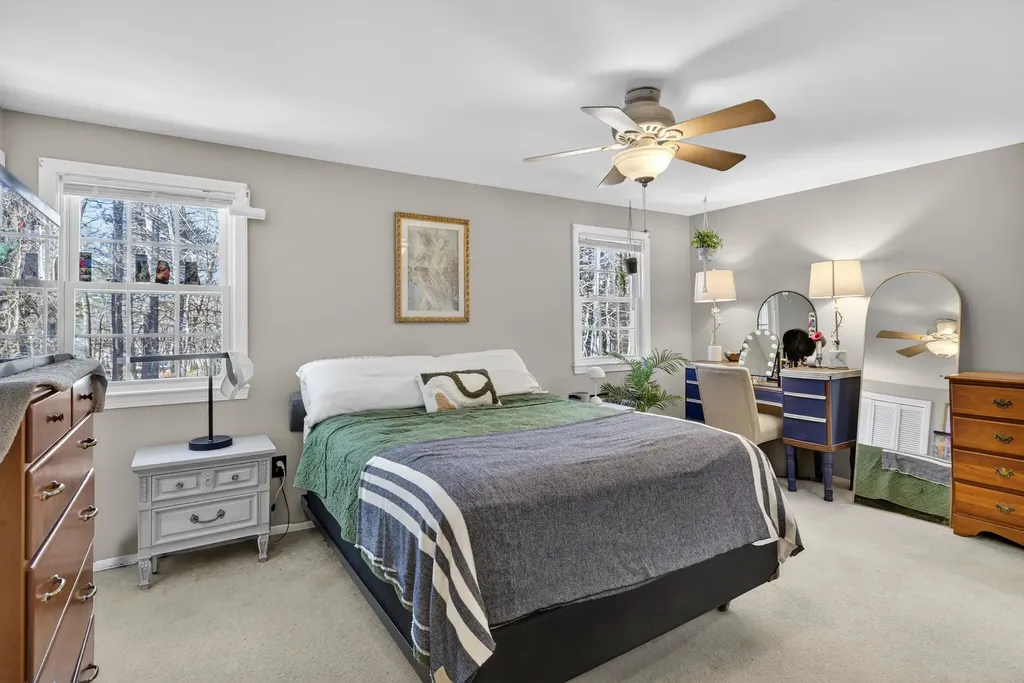 47 Oakridge Drive Londonderry NH 03053