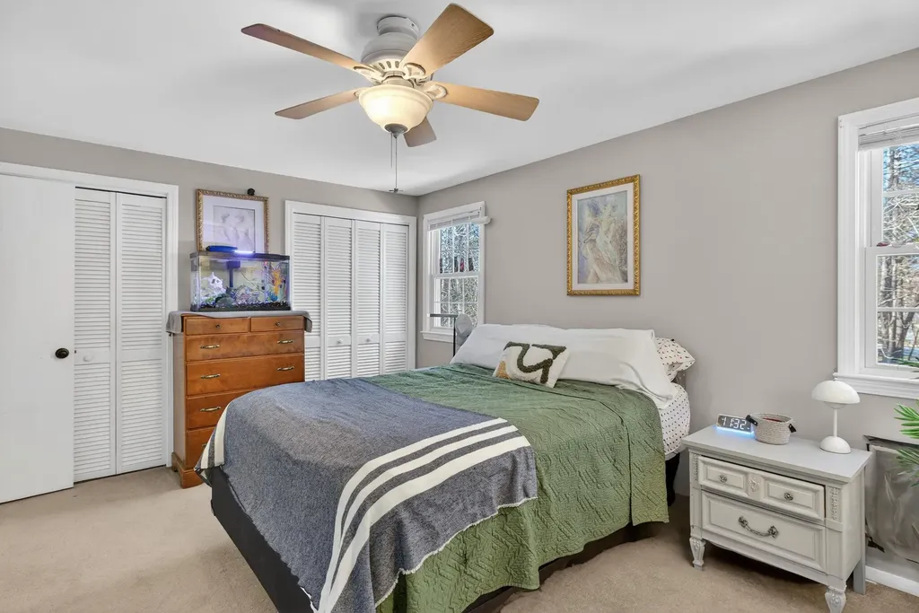 47 Oakridge Drive Londonderry NH 03053