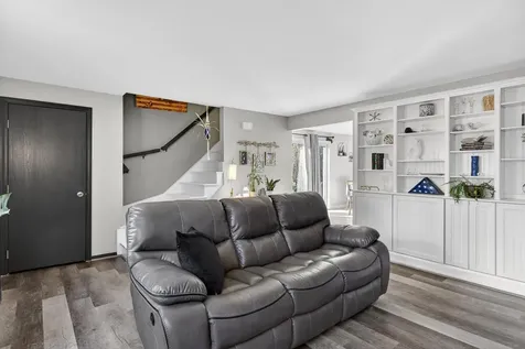 47 Oakridge Drive Londonderry NH 03053