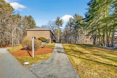 47 Oakridge Drive Londonderry NH 03053
