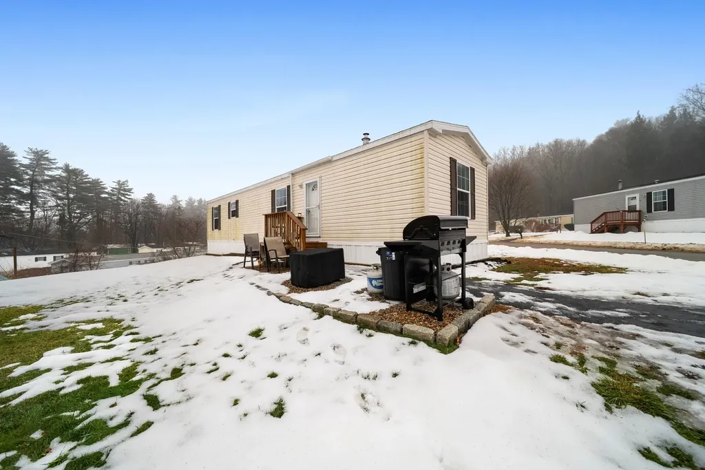 9 Berle Drive Boscawen NH 03303