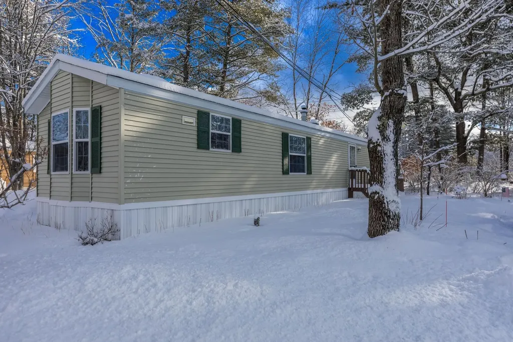 27 Melrose Drive Rochester NH 03868