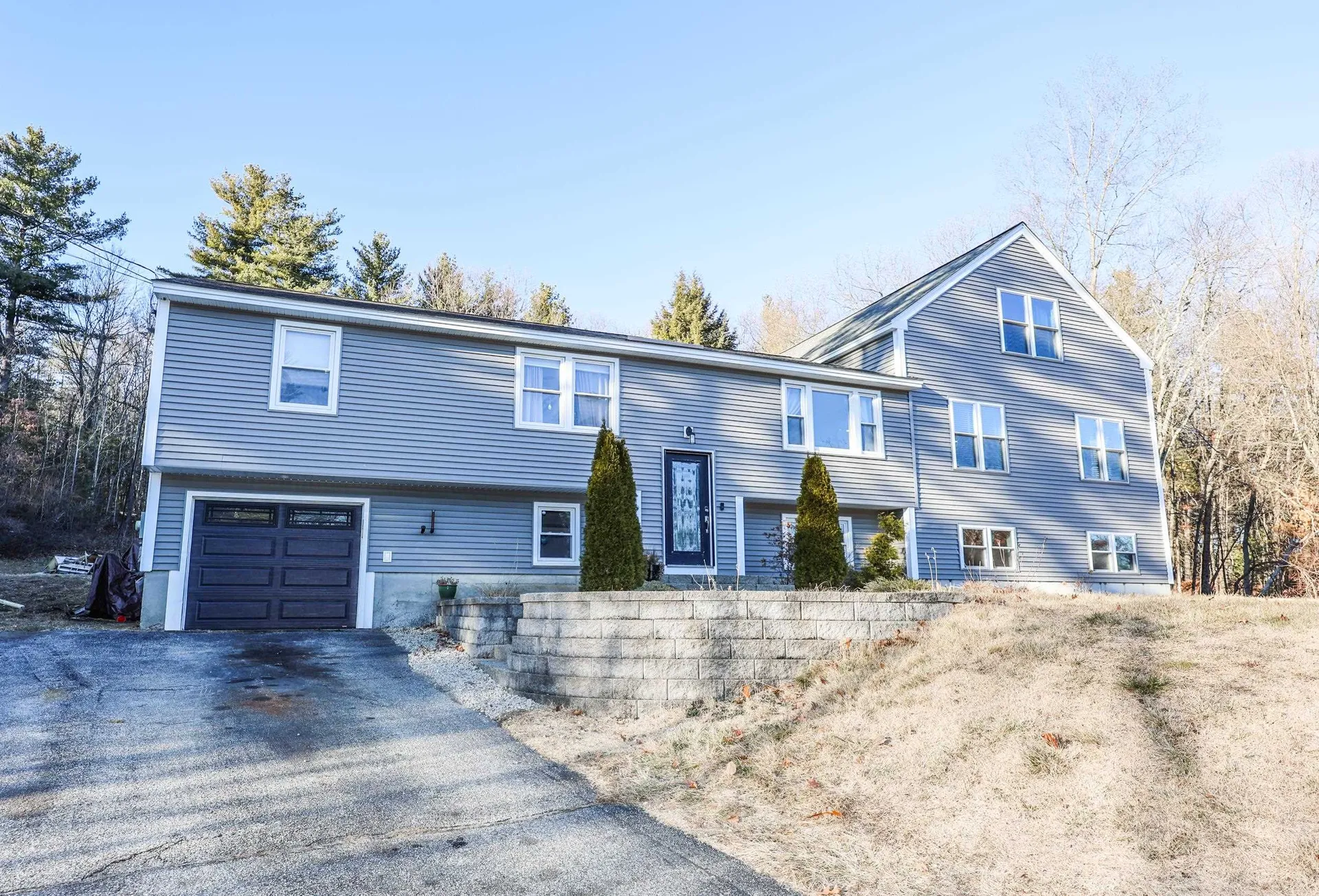 4 Ash Street Londonderry NH 03053