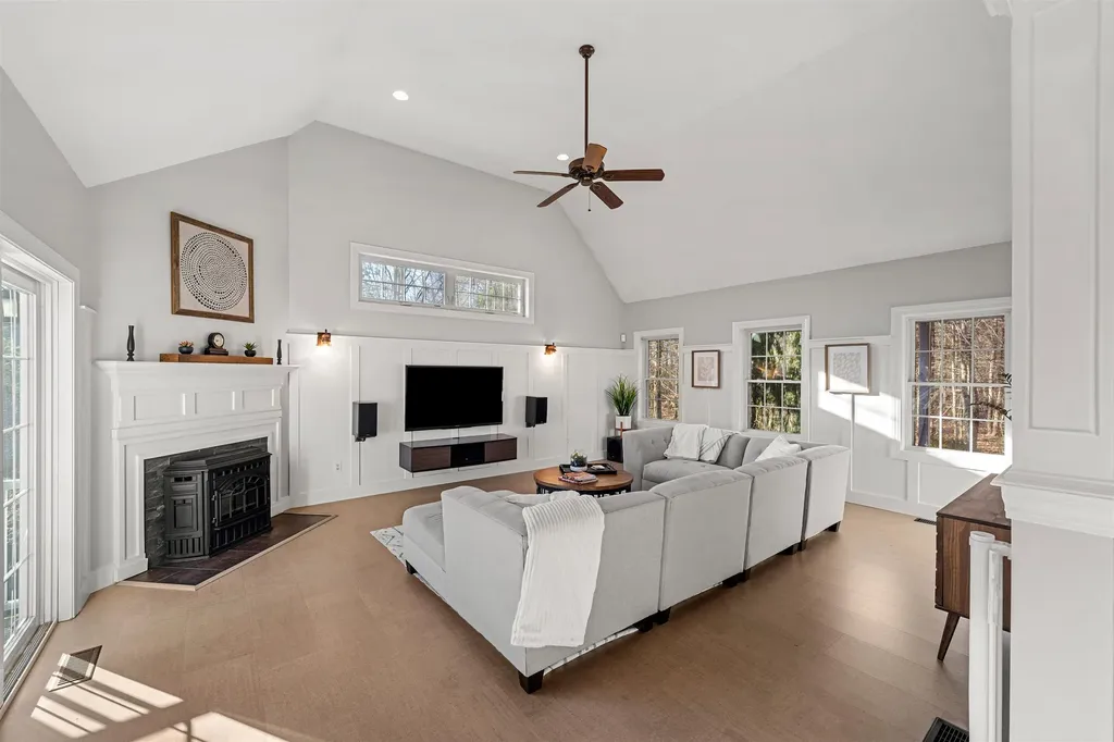 8B Louis Drive Brookline NH 03033