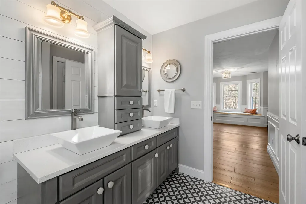 8B Louis Drive Brookline NH 03033