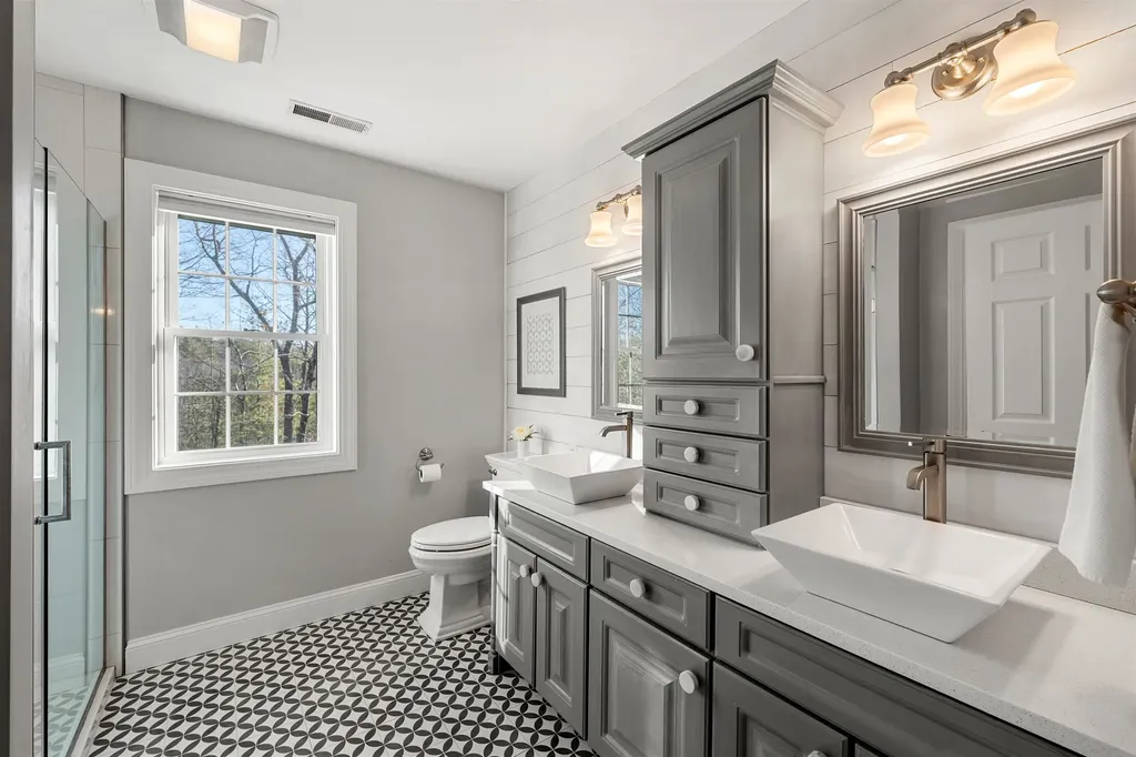 8B Louis Drive Brookline NH 03033