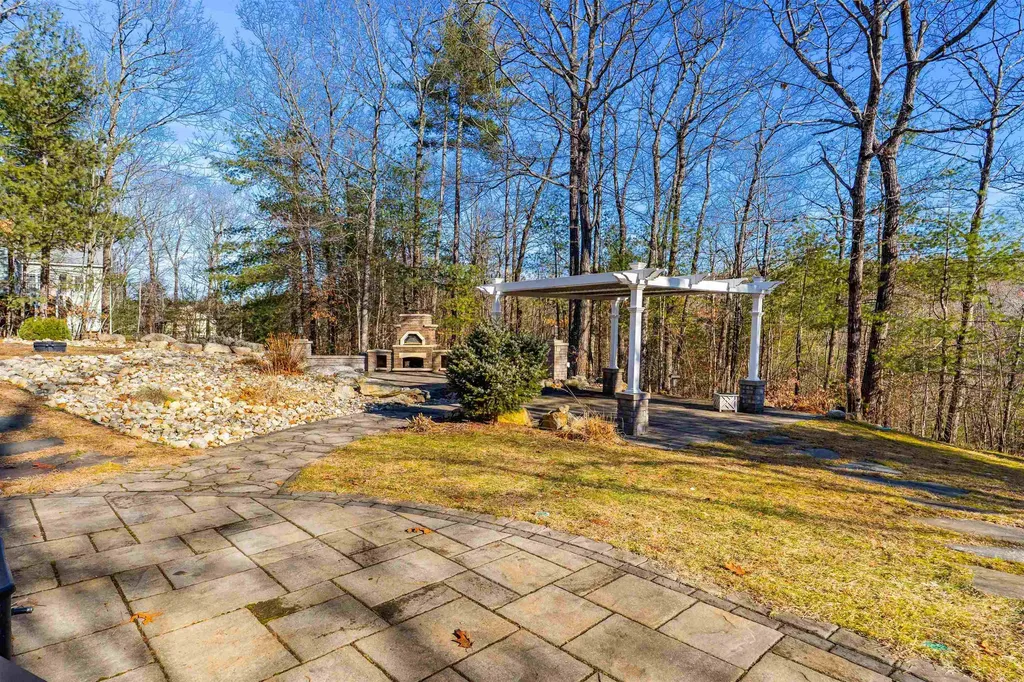 8B Louis Drive Brookline NH 03033