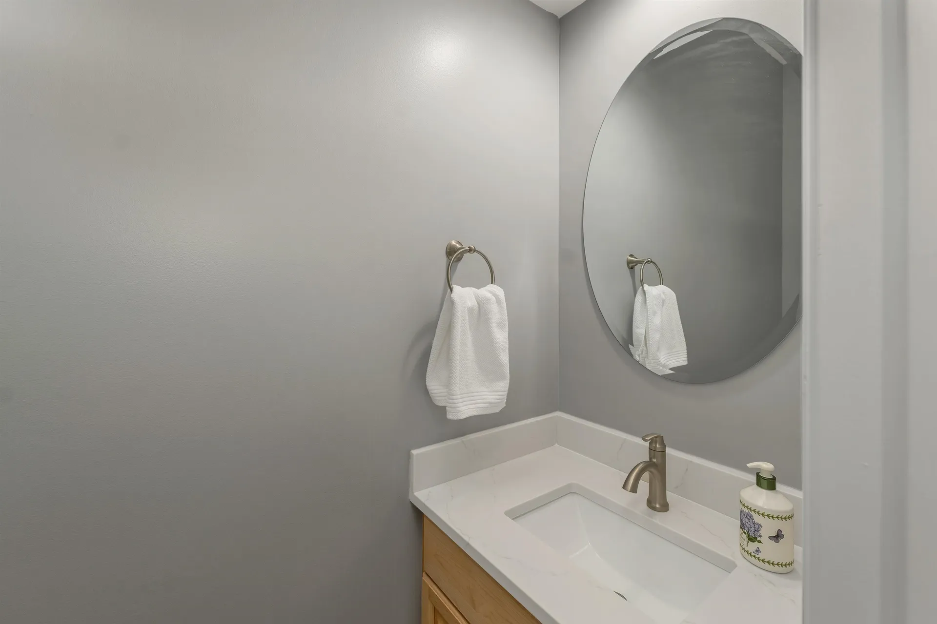 71 Green Meadow Lane Bedford NH 03110