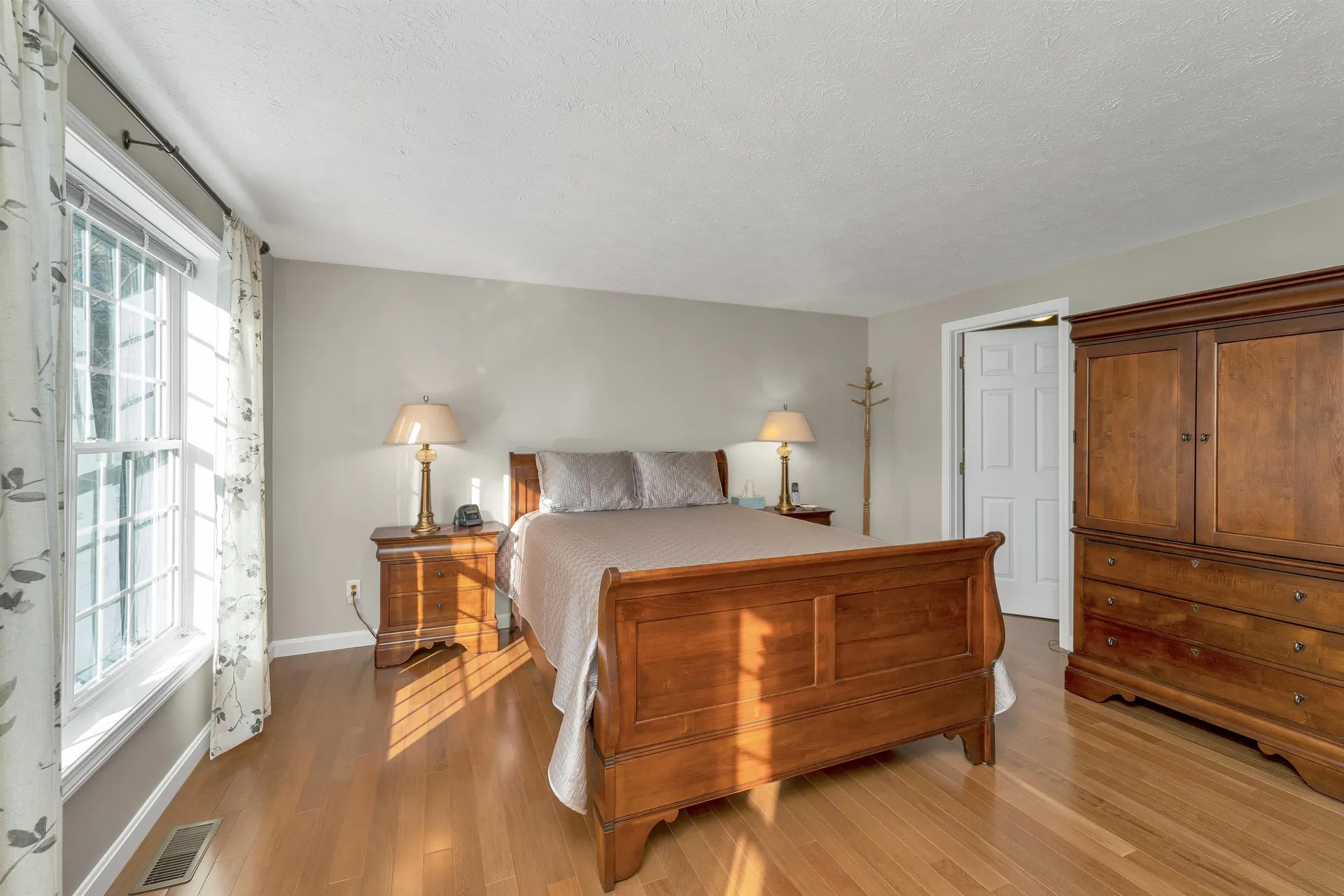 71 Green Meadow Lane Bedford NH 03110