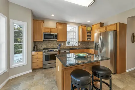 71 Green Meadow Lane Bedford NH 03110