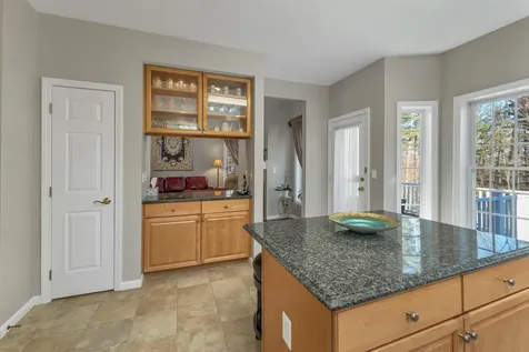 71 Green Meadow Lane Bedford NH 03110