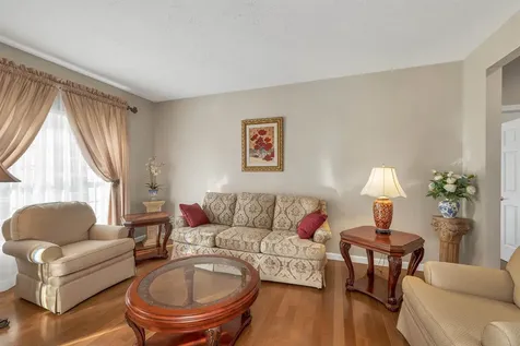 71 Green Meadow Lane Bedford NH 03110