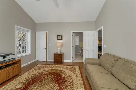 71 Green Meadow Lane Bedford NH 03110