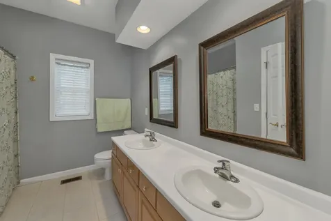 71 Green Meadow Lane Bedford NH 03110