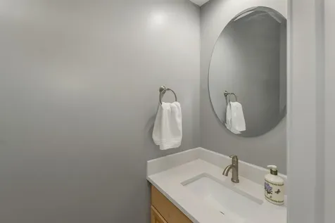 71 Green Meadow Lane Bedford NH 03110