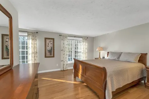 71 Green Meadow Lane Bedford NH 03110