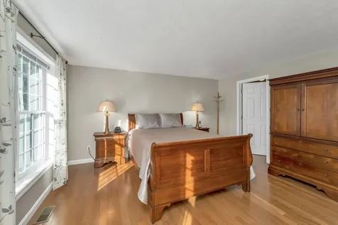 71 Green Meadow Lane Bedford NH 03110