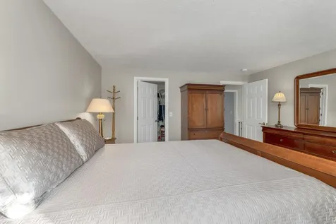 71 Green Meadow Lane Bedford NH 03110