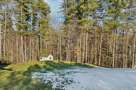 71 Green Meadow Lane Bedford NH 03110