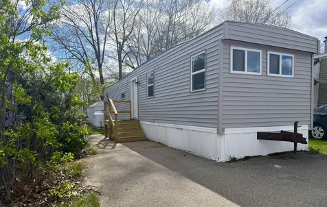 16 Polly Ann Mhp Park Dover NH 03820