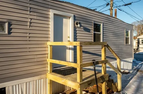 16 Polly Ann Mhp Park Dover NH 03820