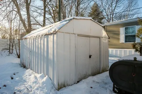 16 Polly Ann Mhp Park Dover NH 03820