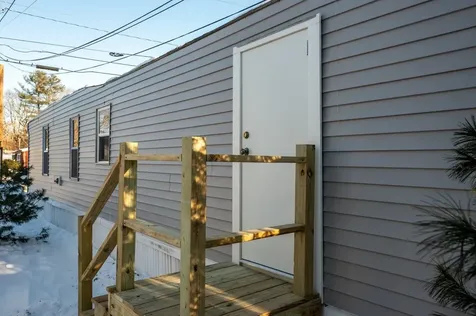 16 Polly Ann Mhp Park Dover NH 03820