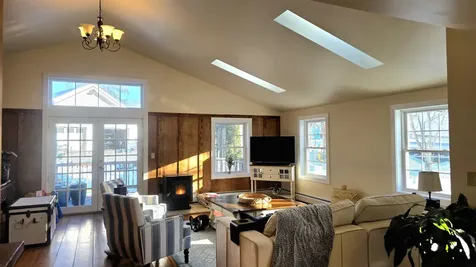 86 Raymond Road Chester NH 03036