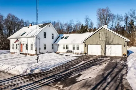 704 Cross Country Road Pembroke NH 03275-3910