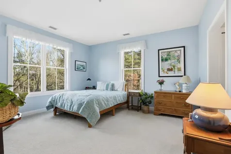 5 Sally Sweets Way Salem NH 03079