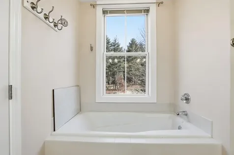 5 Sally Sweets Way Salem NH 03079