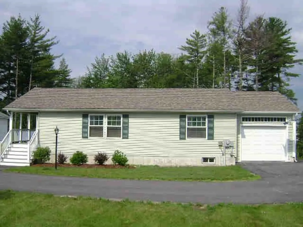 30 Sawmill Ridge Sandown NH 03873